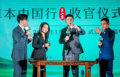 当我们面对困难和挑战时估值就像一盏明灯照亮我们前进的方向让我们有信心去克服困难迎接新的挑战它让我们明